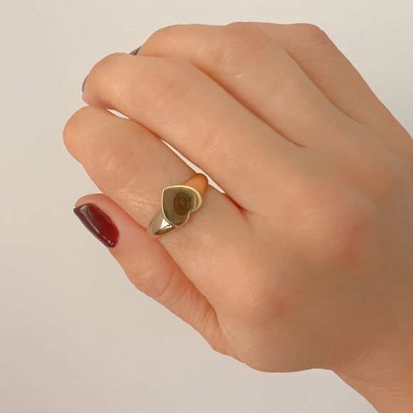 14k Solid Gold Heart Signet Ring - Picture 8 of 8